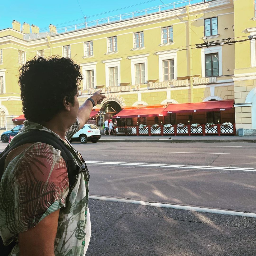 റഷ്യയില്‍ അടിച്ച് പൊളിച്ച് ആഷിഖ് അബുവും റിമ കല്ലിങ്കലും; ചിത്രങ്ങള്‍ വൈറല്‍