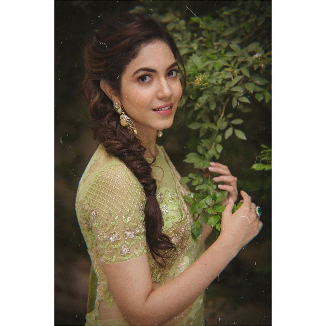 വീണ്ടും സ്റ്റൈലിഷ് ആയി ദുൽഖറിന്റെ നായിക റിതു വർമ..പുതിയ ഫോട്ടോകൾ വൻ ഹിറ്റ്