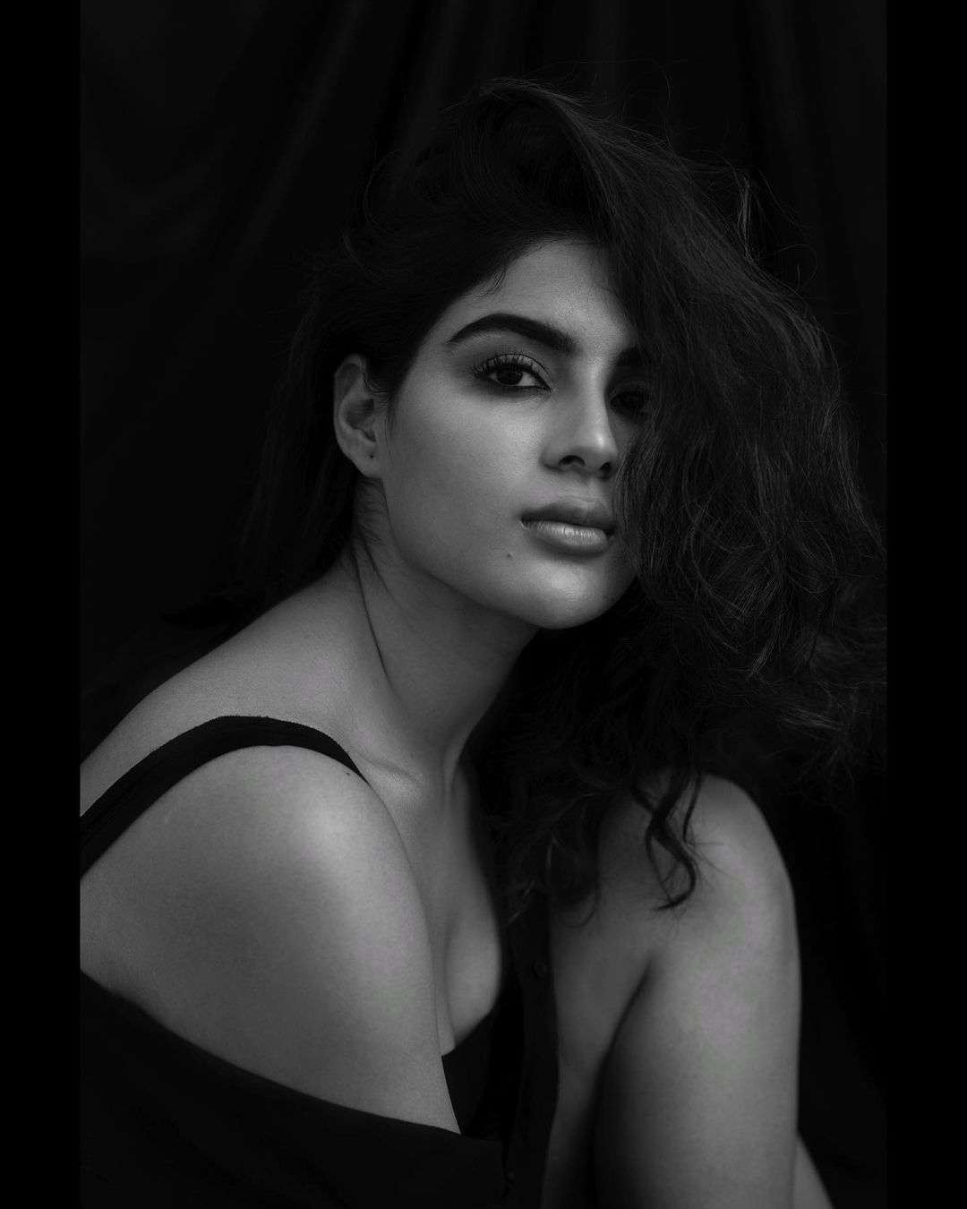 വീണ്ടും ആരാധകരെ ഞെട്ടിച്ച് സംയുക്ത മേനോന്‍; വൈറലായ പുതിയ ഫോട്ടോഷൂട്ട് കാണാം