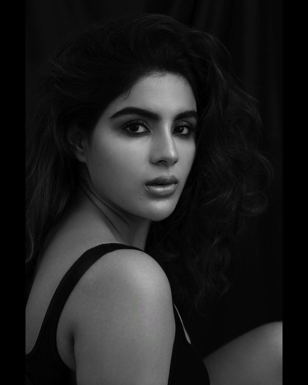 വീണ്ടും ആരാധകരെ ഞെട്ടിച്ച് സംയുക്ത മേനോന്‍; വൈറലായ പുതിയ ഫോട്ടോഷൂട്ട് കാണാം