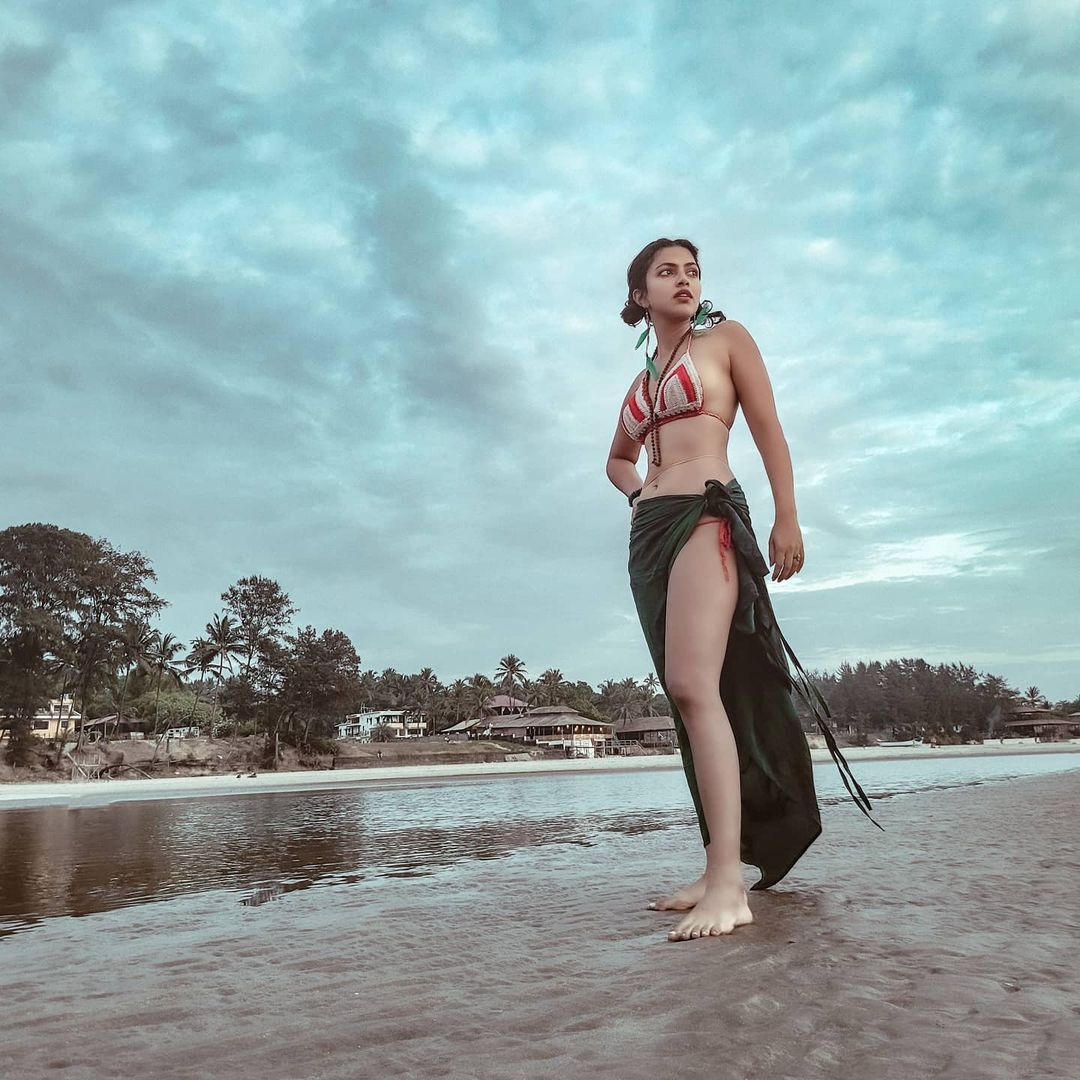Amala Paul: టూ పీస్ బికినీలో ఫాన్స్ కు మంచి ట్రీట్ ఇచ్చిన రామ్ చరణ్ హీరోయిన్ (ఫొటోస్) 