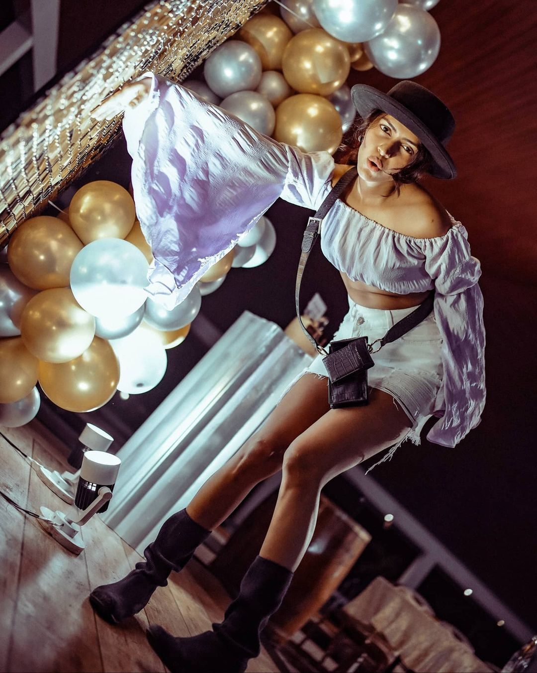 Amala Paul: టూ పీస్ బికినీలో ఫాన్స్ కు మంచి ట్రీట్ ఇచ్చిన రామ్ చరణ్ హీరోయిన్ (ఫొటోస్) 