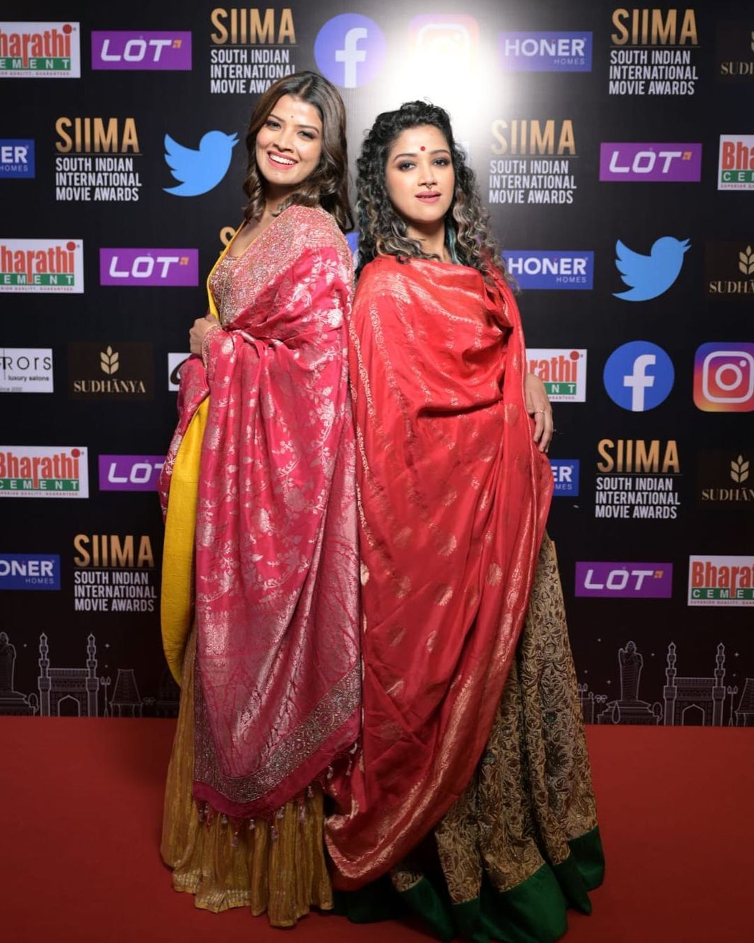 സൈമ വേദിയിൽ ചിരിച്ചുല്ലസിച്ച് ബിഗ് ബോസ് താരങ്ങൾ, അമൃതയുടെയും അഭിരാമിയുടെയും ചിത്രങ്ങൾ കാണാം