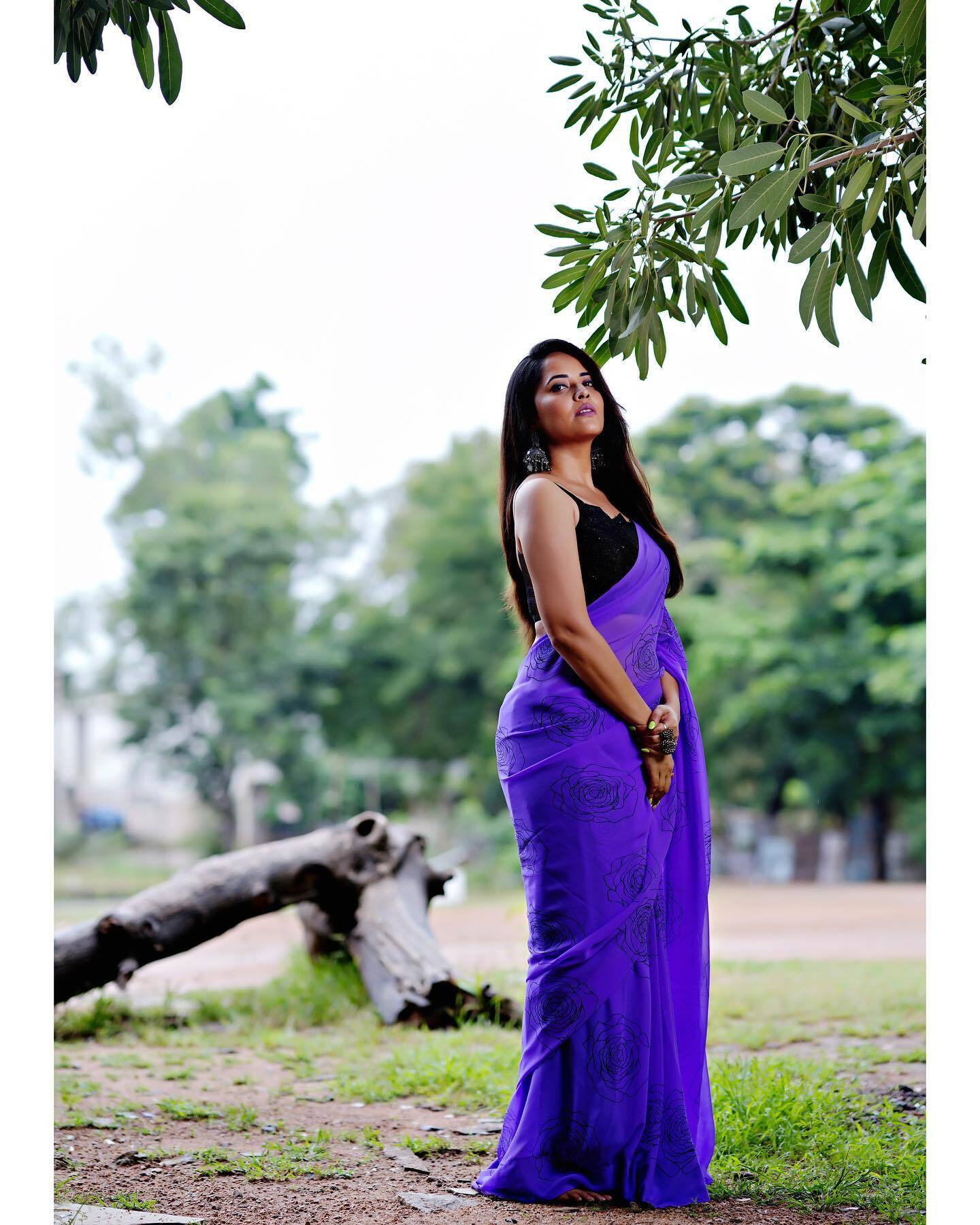 Anasuya:వంగపండు రంగు చీరలో  రంగమ్మత్త సూపరో సూపరు..!! (ఫోటోలు)