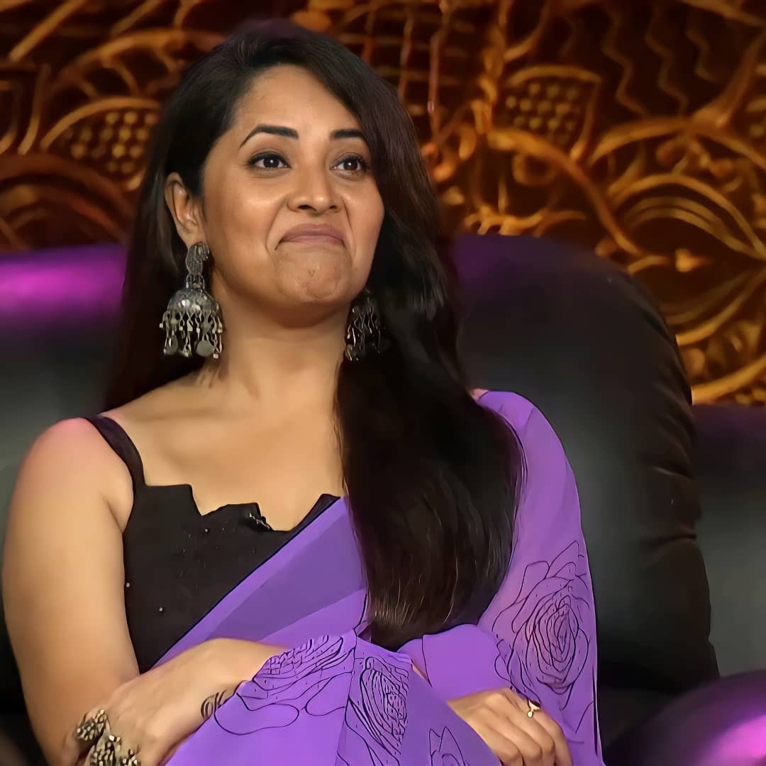 Anasuya:వంగపండు రంగు చీరలో  రంగమ్మత్త సూపరో సూపరు..!! (ఫోటోలు)