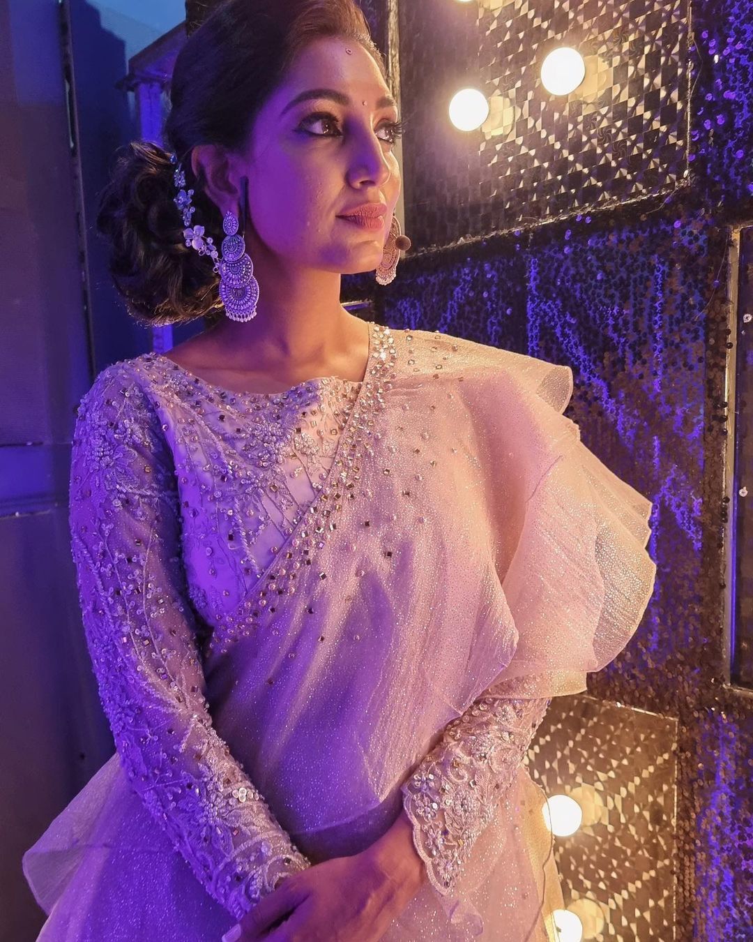 റിതുവിന്റെ ടീഷർട്ടിലെഴുതിയത് വായിക്കൂ, മണിക്കുട്ടൻ ആരാധകരുടെ സമ്മാനം പങ്കുവെച്ച് റിതു മന്ത്ര- ചിത്രങ്ങൾ