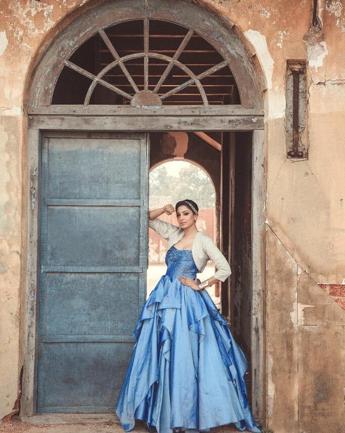 റിതുവിന്റെ ടീഷർട്ടിലെഴുതിയത് വായിക്കൂ, മണിക്കുട്ടൻ ആരാധകരുടെ സമ്മാനം പങ്കുവെച്ച് റിതു മന്ത്ര- ചിത്രങ്ങൾ