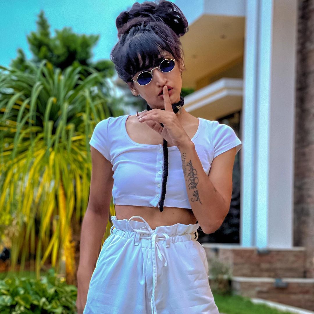 അമ്മക്ക് സ്നേഹ ചുംബനം നൽകി ബിഗ് ബോസ് താരം ഡിംപൽ ബാൽ... ചിത്രങ്ങൾ ഏറ്റെടുത്ത് ആരാധകർ