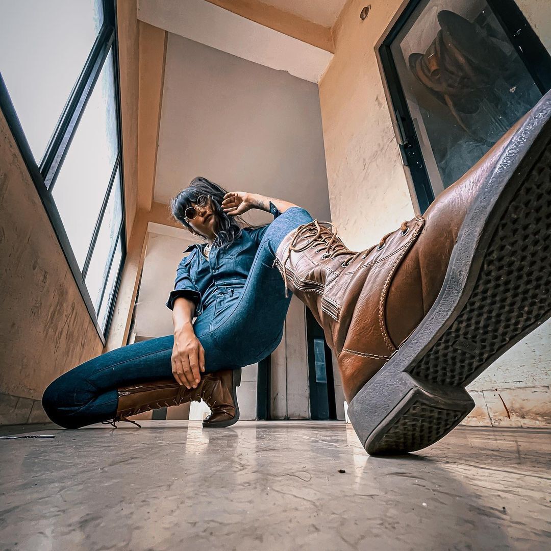 അമ്മക്ക് സ്നേഹ ചുംബനം നൽകി ബിഗ് ബോസ് താരം ഡിംപൽ ബാൽ... ചിത്രങ്ങൾ ഏറ്റെടുത്ത് ആരാധകർ