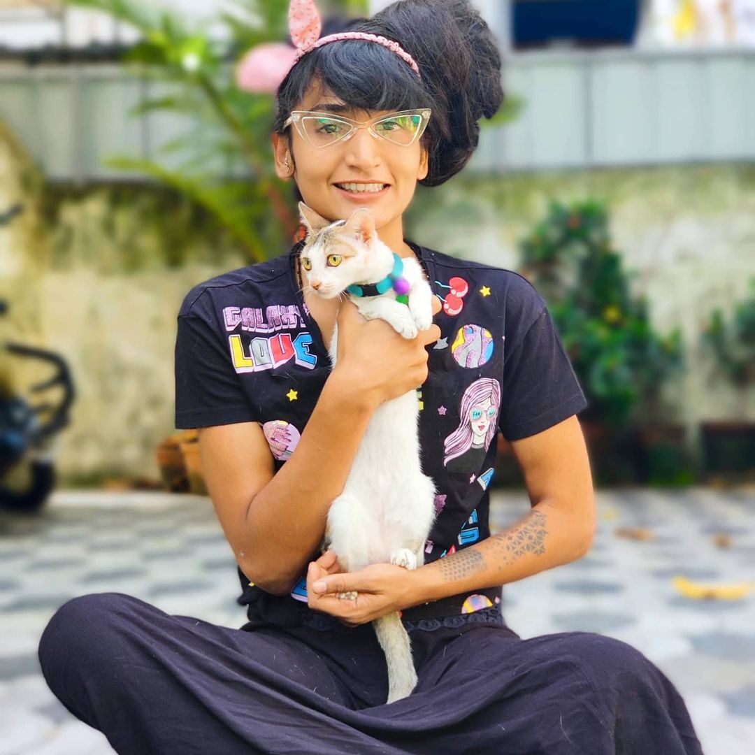 പുതുപുത്തന്‍ മേക്കോവറില്‍ ബിഗ് ബോസ് താരം ഡിംപല്‍; ചിത്രങ്ങള്‍ ഏറ്റെടുത്ത് സോഷ്യല്‍ മീഡിയ