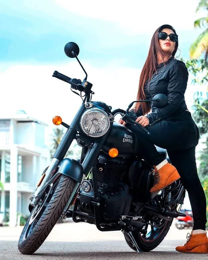 ആരാധകരെ ഞെട്ടിച്ച് ബിഗ് ബോസ് താരം രമ്യ പണിക്കര്‍; ഫോട്ടോഷൂട്ട് പൊളിച്ചെന്ന് ആരാധകര്‍