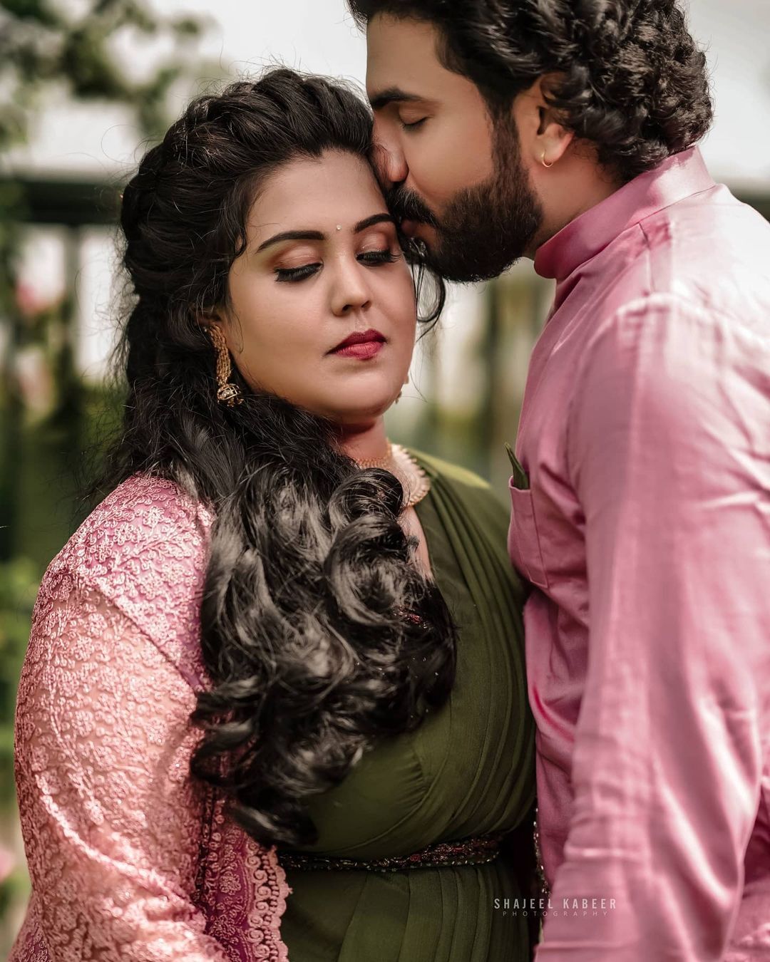 ഇഷയെ ചേർത്തുനിർത്തി അനൂപ് കൃഷ്ണ, താരങ്ങളുടെ പുതിയ റൊമാന്റിക് ചിത്രങ്ങൾ വൈറൽ