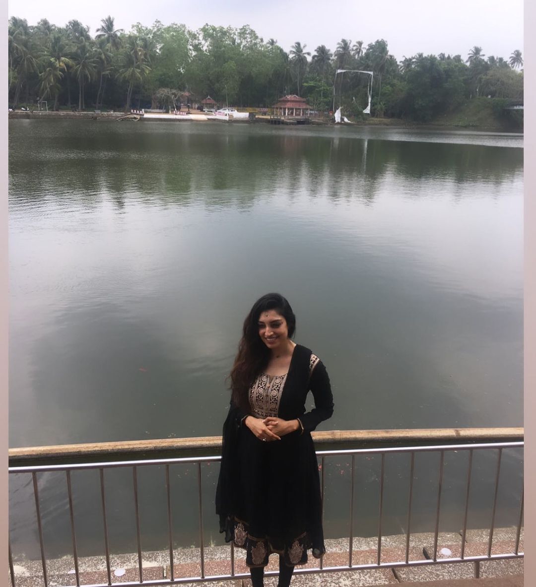 എന്തു ഭംഗി നിന്നെ കാണാന്‍; കണ്ണെടുക്കാനാവുന്നില്ല; റിതു മന്ത്രയുടെ ചിത്രങ്ങള്‍ ഏറ്റെടുത്ത് ആരാധകര്‍