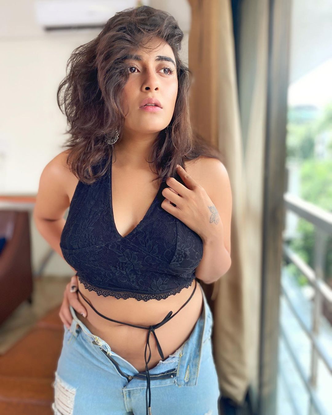 ബോൾഡ് ആന്റ് ബ്യൂട്ടിഫുൾ... നടി ജിനിൽ ജോഷിയുടെ ഏറ്റവും പുതിയ ചിത്രങ്ങൾ