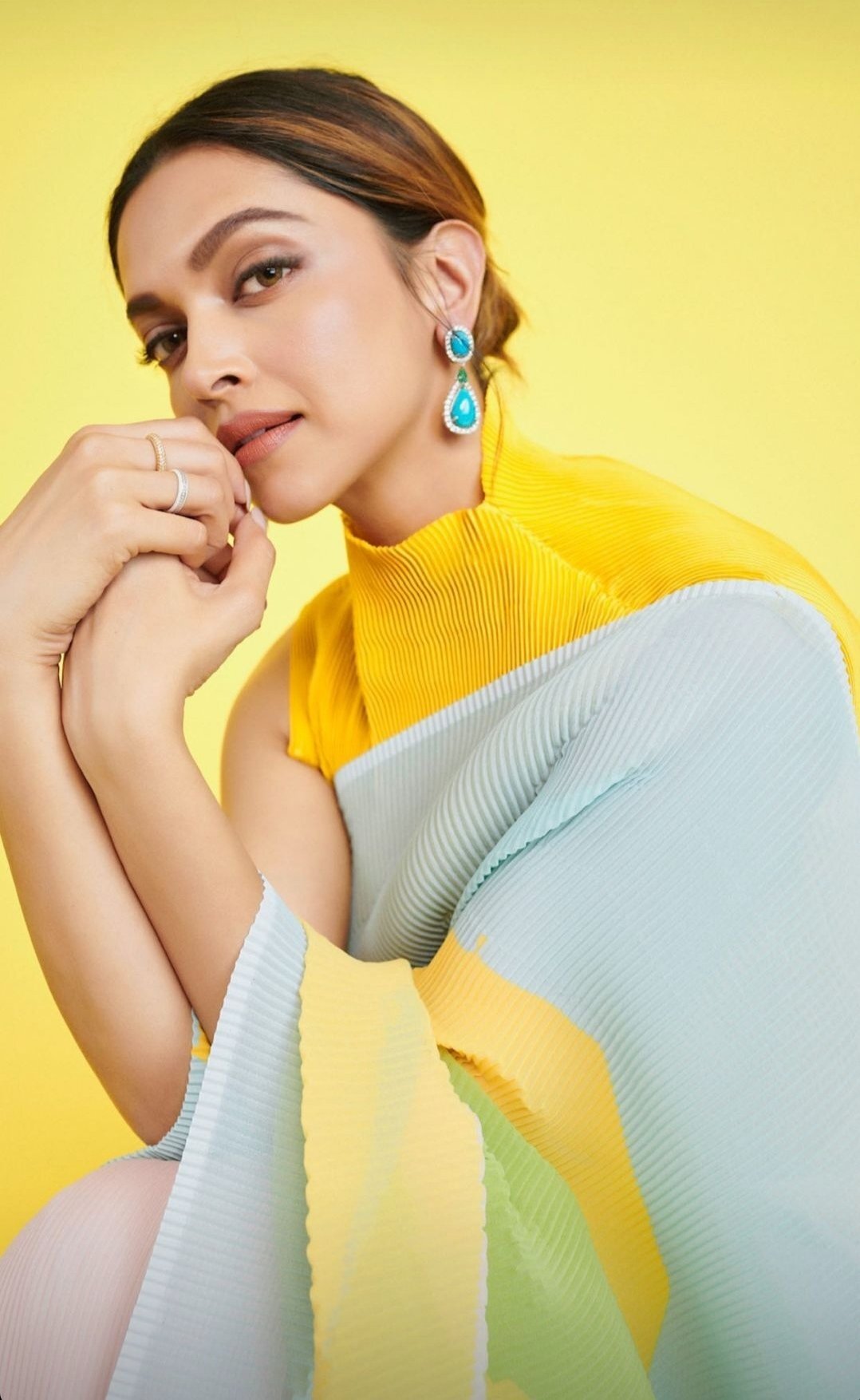 Deepika Padukone:పసుపు రంగు చీరలో బోల్డ్ బ్యూటీ (ఫొటోస్)
