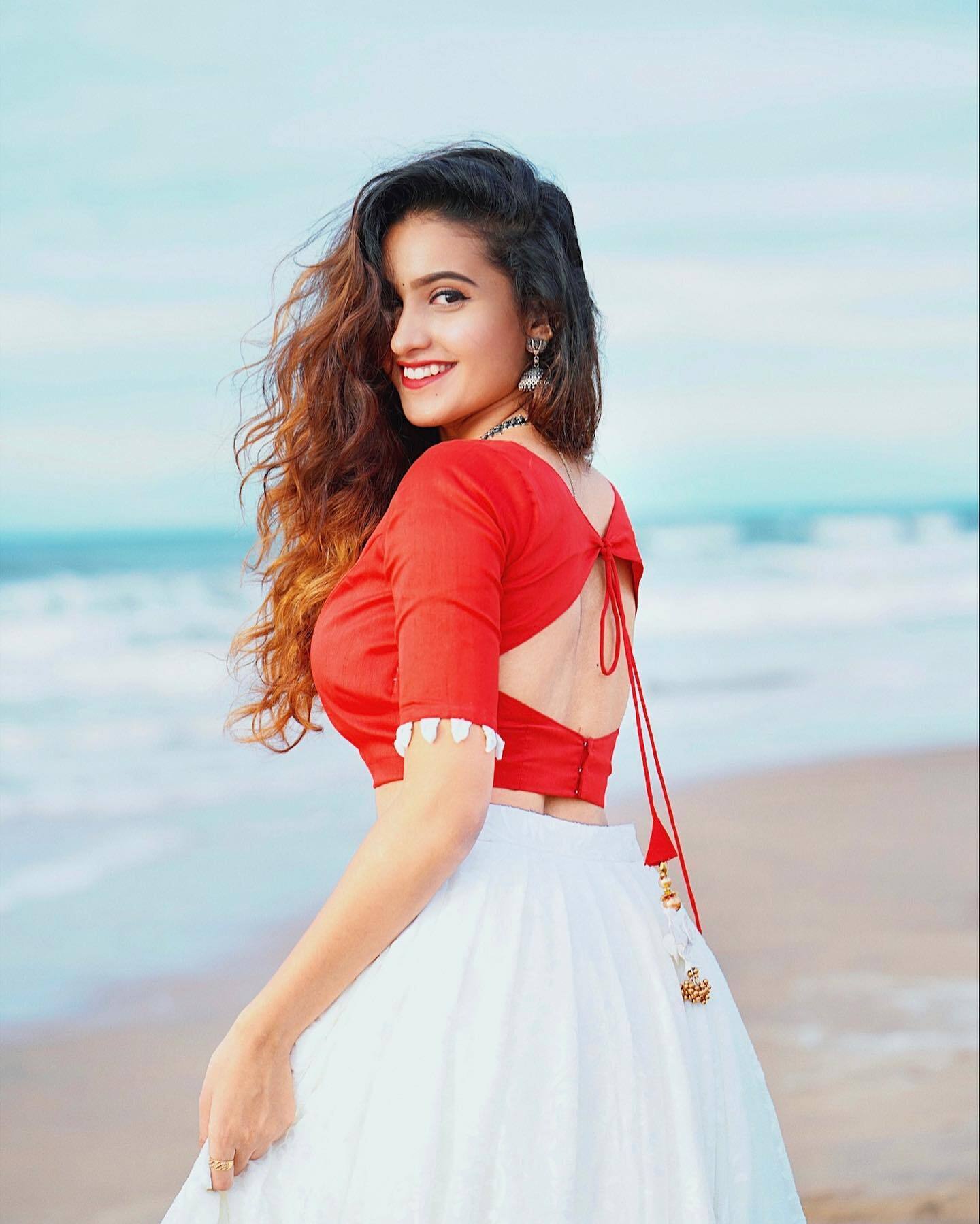 ఢీ షోలో అదరకొడుతున్న ఇంస్టాగ్రామ్ బ్యూటీ దీపికా రేర్ ఫొటోస్  