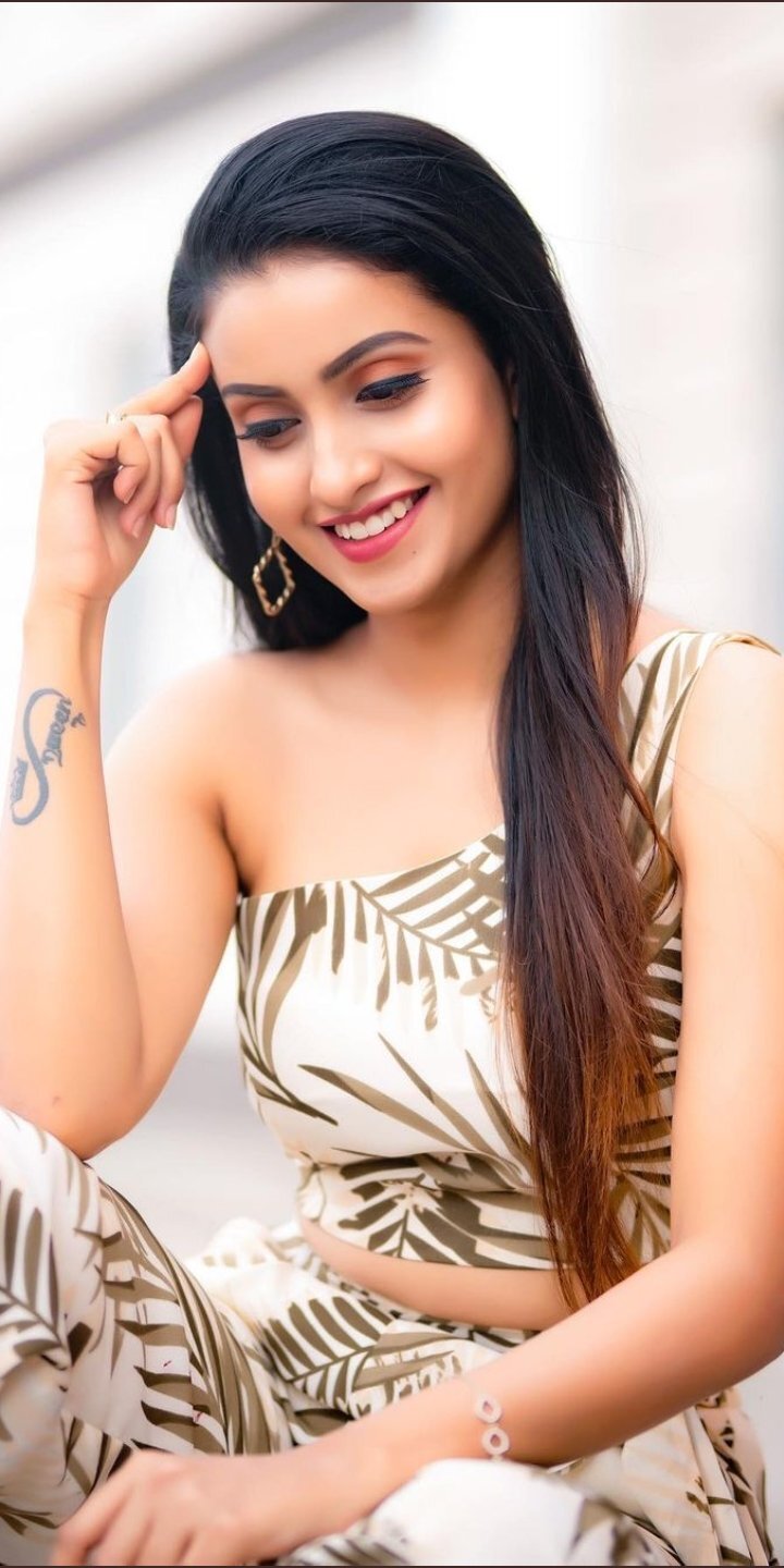 ఢీ షోలో అదరకొడుతున్న ఇంస్టాగ్రామ్ బ్యూటీ దీపికా రేర్ ఫొటోస్  