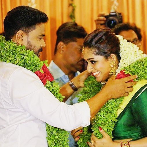 നിറചിരിയോടെ കാവ്യയ്ക്ക് ഒപ്പം ദിലീപ്, താരദമ്പതികളുടെ ഏറ്റവും പുതിയ ചിത്രങ്ങൾ വൈറൽ