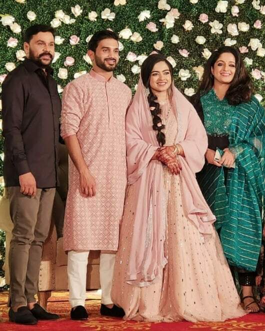 നിറചിരിയോടെ കാവ്യയ്ക്ക് ഒപ്പം ദിലീപ്, താരദമ്പതികളുടെ ഏറ്റവും പുതിയ ചിത്രങ്ങൾ വൈറൽ