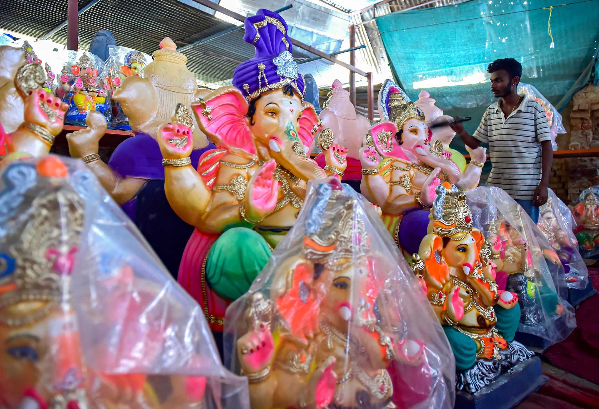 Ganesh Chaturthi: దేశమంతటా గణేష్ విగ్రహాల తయారి.. భక్తుల కోలాహలం మొదలైంది (ఫొటోస్)