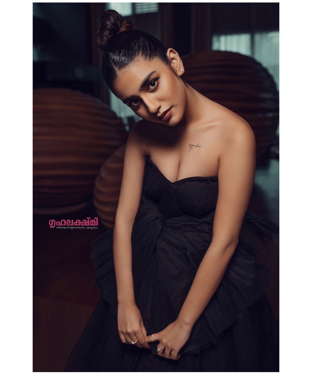 ചുവപ്പിൽ അതീവ സുന്ദരി..ആരാധകരെ ഞെട്ടിച്ച് പ്രിയ വാര്യരുടെ കിടിലൻ ചിത്രങ്ങൾ