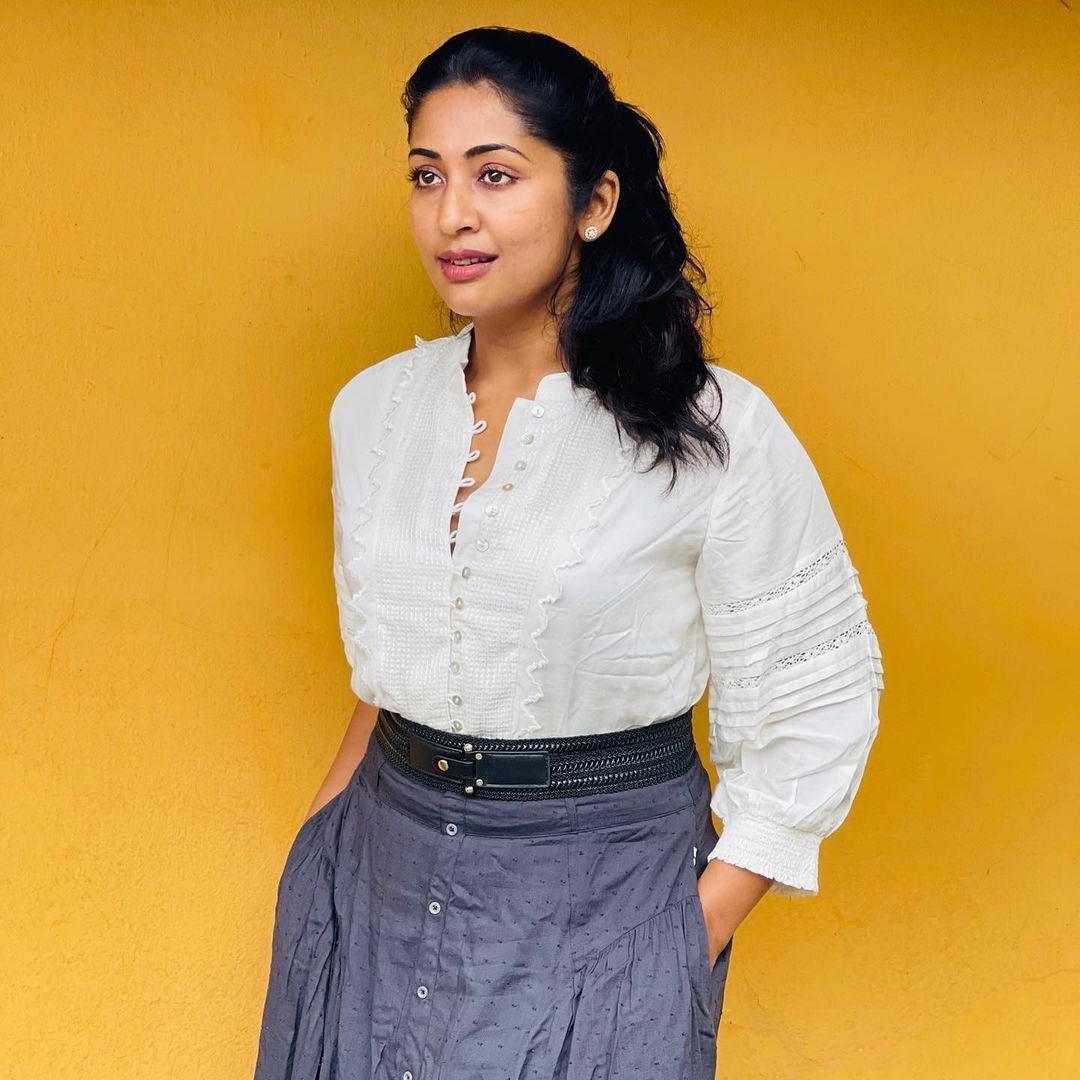 പുതുപുത്തന്‍ മേക്കോവറില്‍ നവ്യ നായര്‍; പുതിയ ഫോട്ടോഷൂട്ട് ഏറ്റെടുത്ത് ആരാധകര്‍