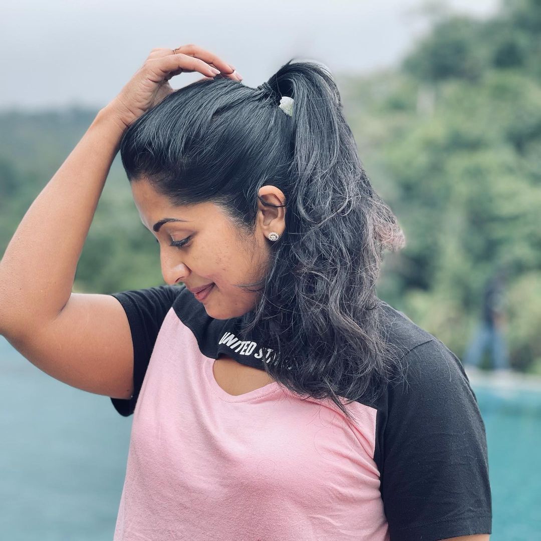 പുതുപുത്തന്‍ മേക്കോവറില്‍ നവ്യ നായര്‍; പുതിയ ഫോട്ടോഷൂട്ട് ഏറ്റെടുത്ത് ആരാധകര്‍