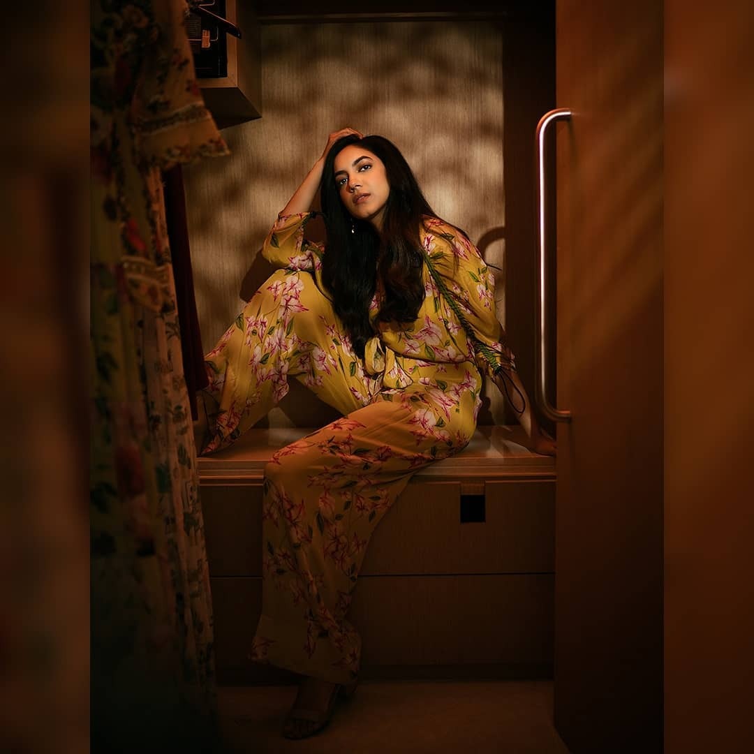 മാലാഖയെ പോലെ തിളങ്ങി ദുല്‍ഖറിന്റെ നായിക: റിതു വര്‍മ്മയുടെ ഏറ്റവും പുതിയ ഫോട്ടോസ്