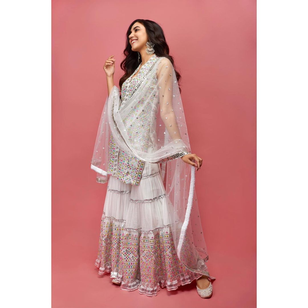 മാലാഖയെ പോലെ തിളങ്ങി ദുല്‍ഖറിന്റെ നായിക: റിതു വര്‍മ്മയുടെ ഏറ്റവും പുതിയ ഫോട്ടോസ്