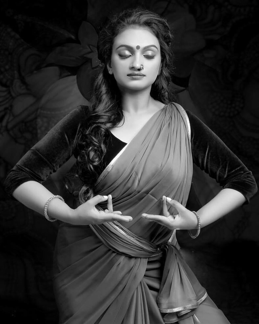 സാരിയില്‍ അതിസുന്ദരിയായി കൃഷ്ണപ്രഭ; വൈറലായി പുതിയ ചിത്രങ്ങള്‍