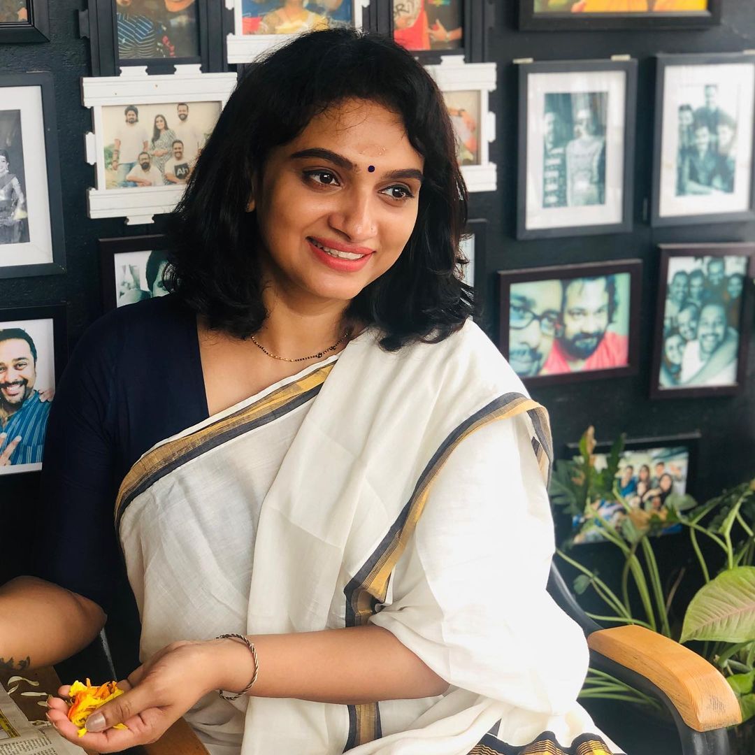 സാരിയില്‍ അതിസുന്ദരിയായി കൃഷ്ണപ്രഭ; വൈറലായി പുതിയ ചിത്രങ്ങള്‍