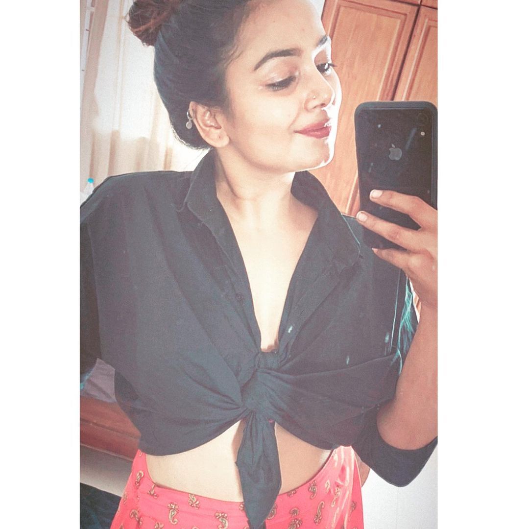 സൂപ്പര്‍ ഹോട്ട് ലുക്കില്‍ മൃദുല മുരളി; ട്രെന്‍ഡിംഗായി ചിത്രങ്ങള്‍