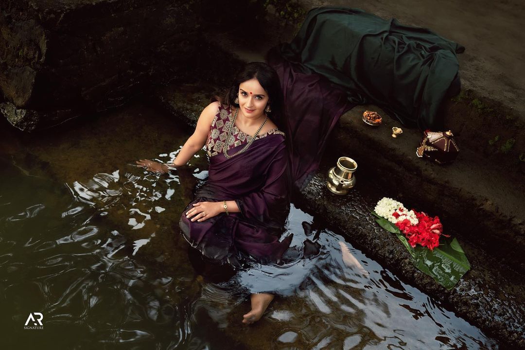 അതീവ ഗ്ലാമറസില്‍ ശാലു മേനോന്‍; ഹോട്ട് ലുക്കാണെന്ന് ആരാധകര്‍, വൈറല്‍ ചിത്രങ്ങള്‍ കാണാം