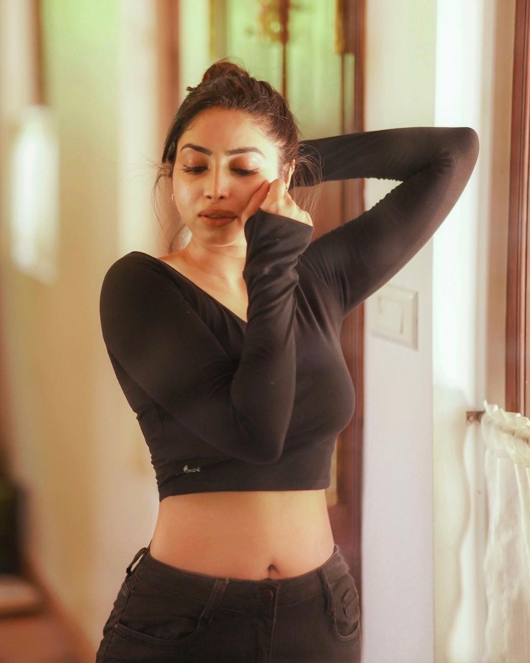 നിമിഷങ്ങള്‍ പാഴാക്കാതെ ലൈഫിനായി എന്തെങ്കിലും ചെയ്യാന്‍ ശ്രമിക്കാമെന്ന് അമേയ മാത്യു; എന്തുപറ്റിയെന്ന് ആരാധകര്‍