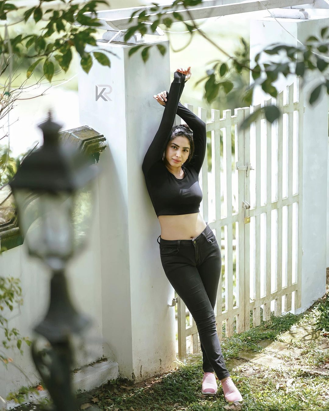 നിമിഷങ്ങള്‍ പാഴാക്കാതെ ലൈഫിനായി എന്തെങ്കിലും ചെയ്യാന്‍ ശ്രമിക്കാമെന്ന് അമേയ മാത്യു; എന്തുപറ്റിയെന്ന് ആരാധകര്‍