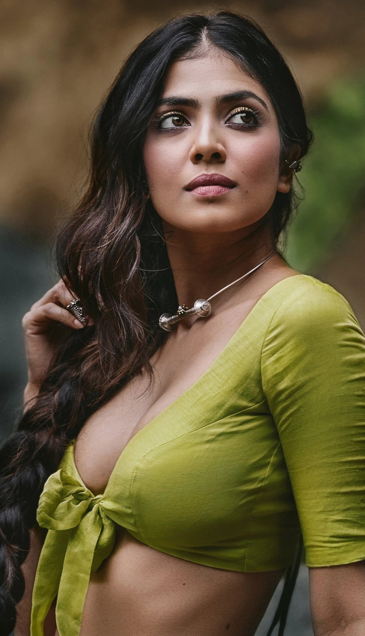  MalavikaMohanan : చీరలో మాళవిక హంగామా..   మీరు ఎప్పుడూ చూడని ఫోటోలు 