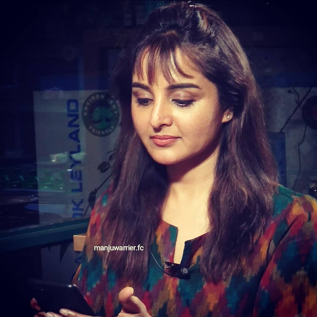 ഫോട്ടോ എടുത്ത ആളും ഈ ചിത്രത്തിലുണ്ട്, വൈറലായി മഞ്ജു വാര്യരുടെ പുതിയ ചിത്രം