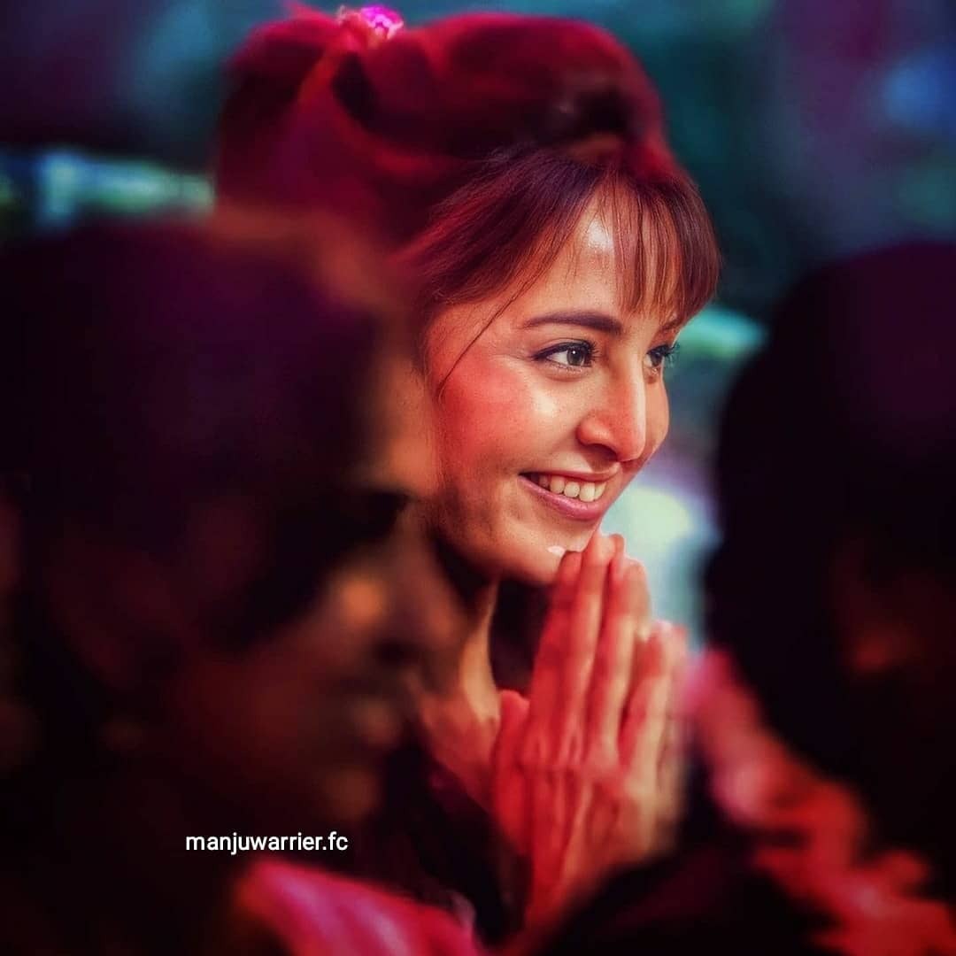 ഫോട്ടോ എടുത്ത ആളും ഈ ചിത്രത്തിലുണ്ട്, വൈറലായി മഞ്ജു വാര്യരുടെ പുതിയ ചിത്രം