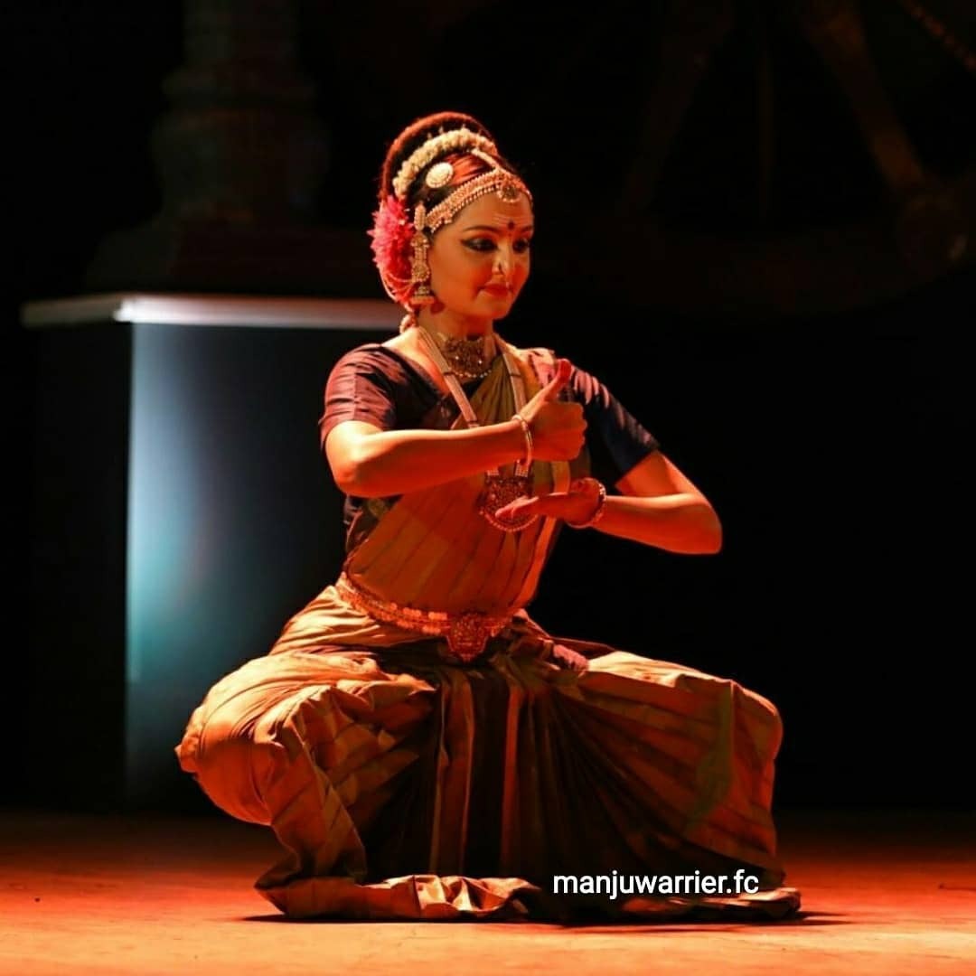 ഫോട്ടോ എടുത്ത ആളും ഈ ചിത്രത്തിലുണ്ട്, വൈറലായി മഞ്ജു വാര്യരുടെ പുതിയ ചിത്രം