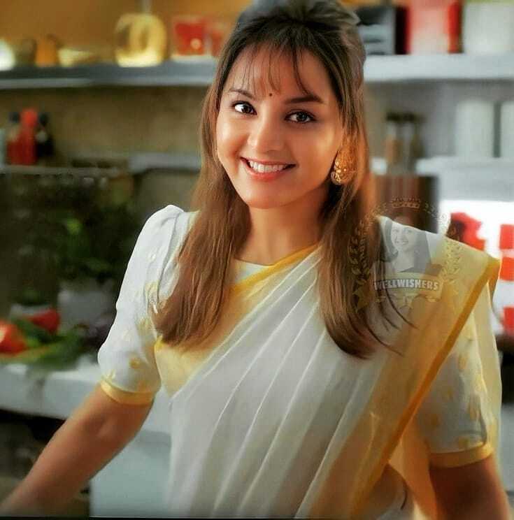 ഫോട്ടോ എടുത്ത ആളും ഈ ചിത്രത്തിലുണ്ട്, വൈറലായി മഞ്ജു വാര്യരുടെ പുതിയ ചിത്രം