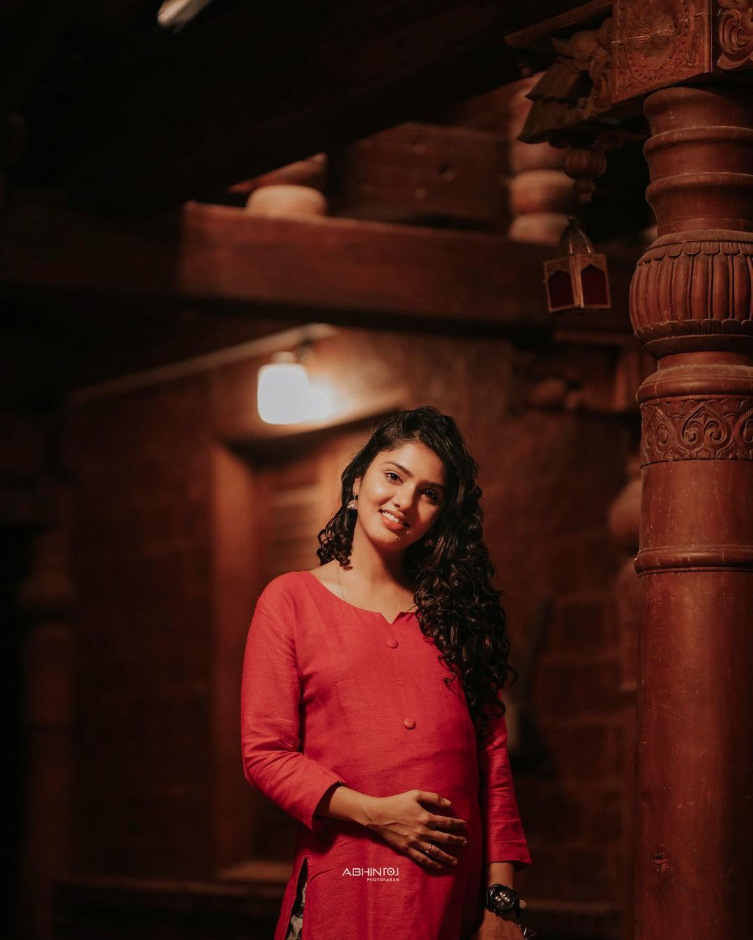 അമ്മയാകാന്‍ പോകുന്ന സന്തോഷം; എസ്‌കേപ്പിലെ ചിത്രങ്ങള്‍ പങ്കുവച്ച് ഗായത്രി സുരേഷ്