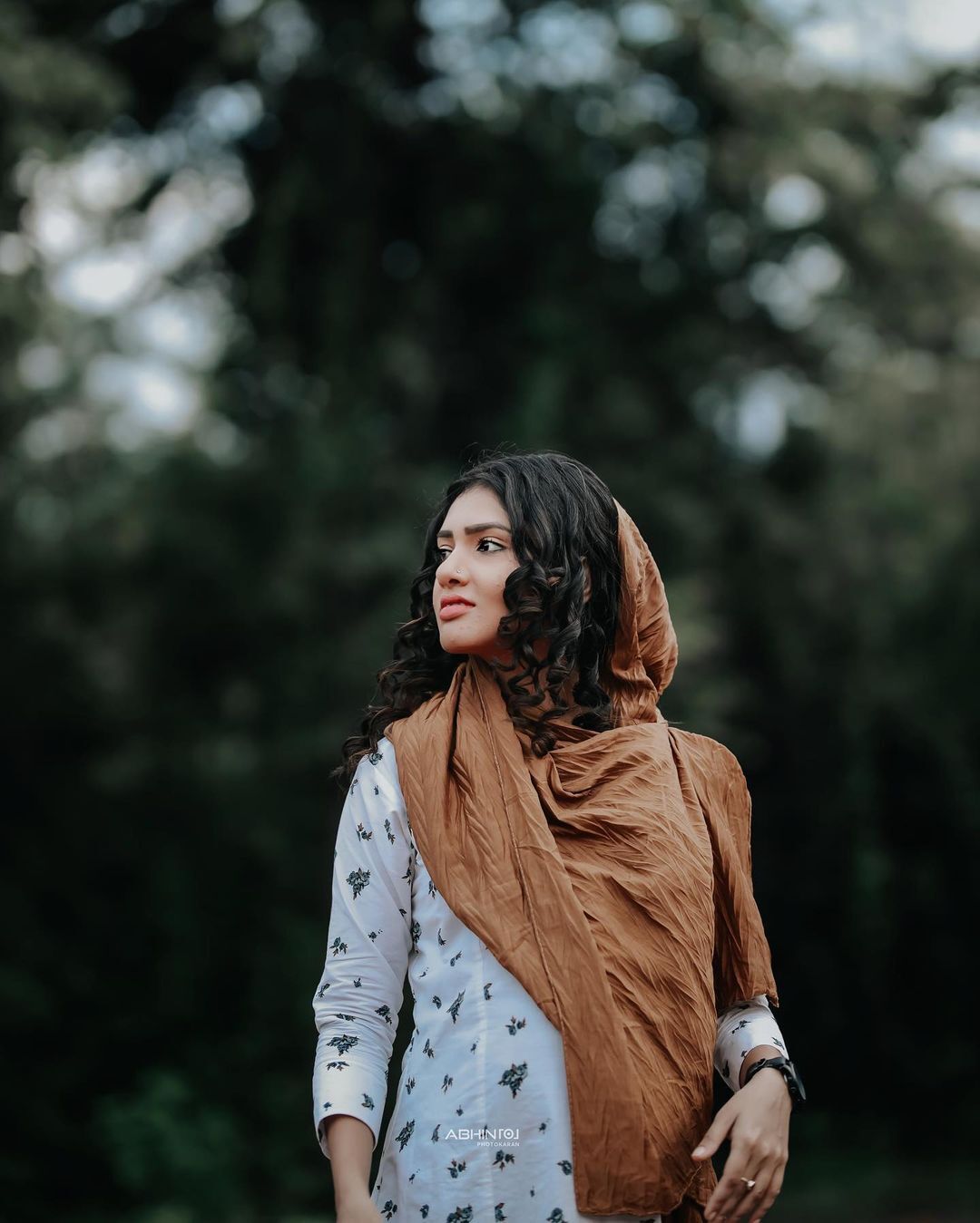 അമ്മയാകാന്‍ പോകുന്ന സന്തോഷം; എസ്‌കേപ്പിലെ ചിത്രങ്ങള്‍ പങ്കുവച്ച് ഗായത്രി സുരേഷ്