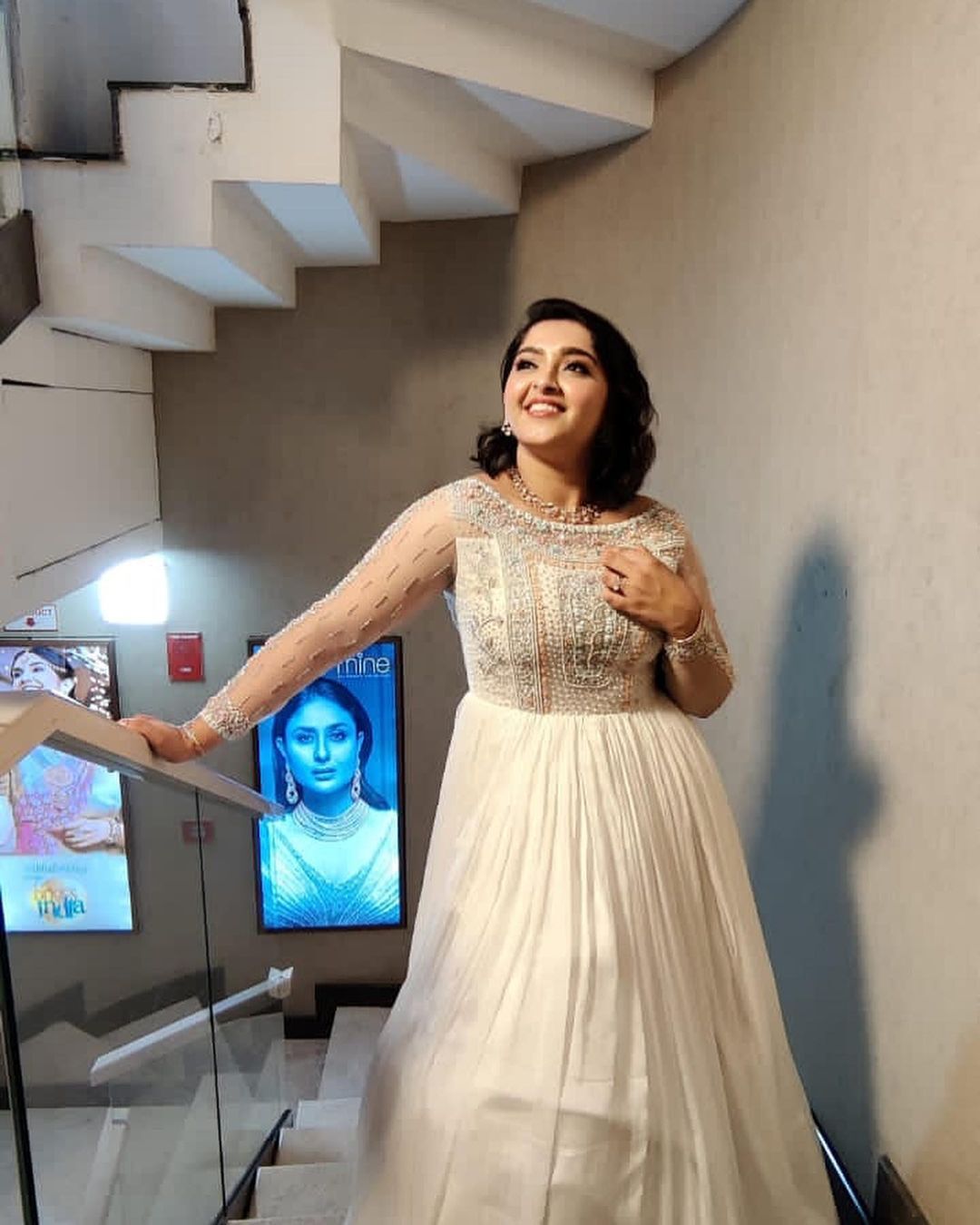 കോട്ടും സ്യൂട്ടും അണിഞ്ഞ് സനുഷയുടെ ഫോട്ടോഷൂട്ട്; ഫുള്‍ ചേഞ്ചാണല്ലോ, എന്തുപറ്റിയെന്ന് ആരാധകര്‍