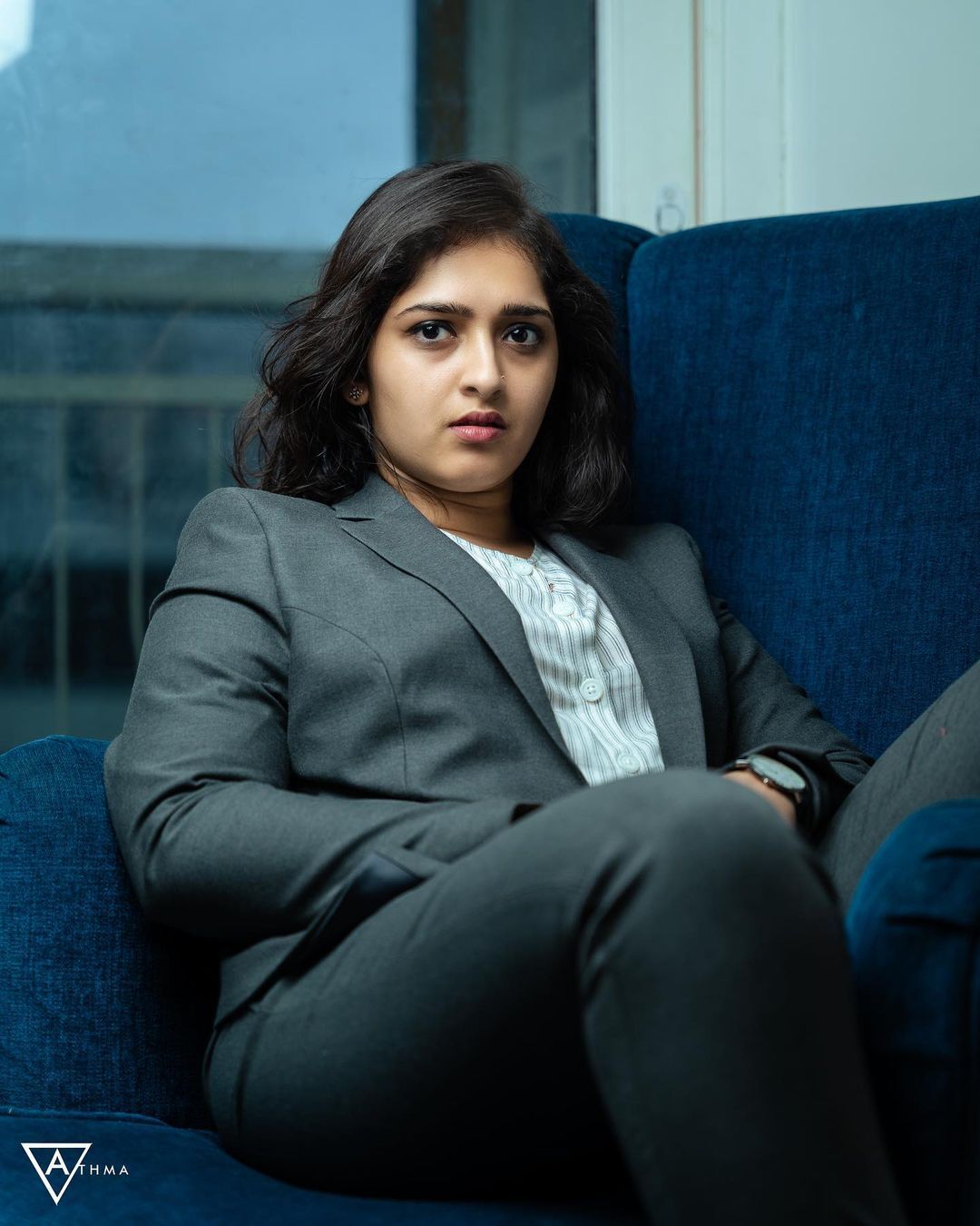 കോട്ടും സ്യൂട്ടും അണിഞ്ഞ് സനുഷയുടെ ഫോട്ടോഷൂട്ട്; ഫുള്‍ ചേഞ്ചാണല്ലോ, എന്തുപറ്റിയെന്ന് ആരാധകര്‍