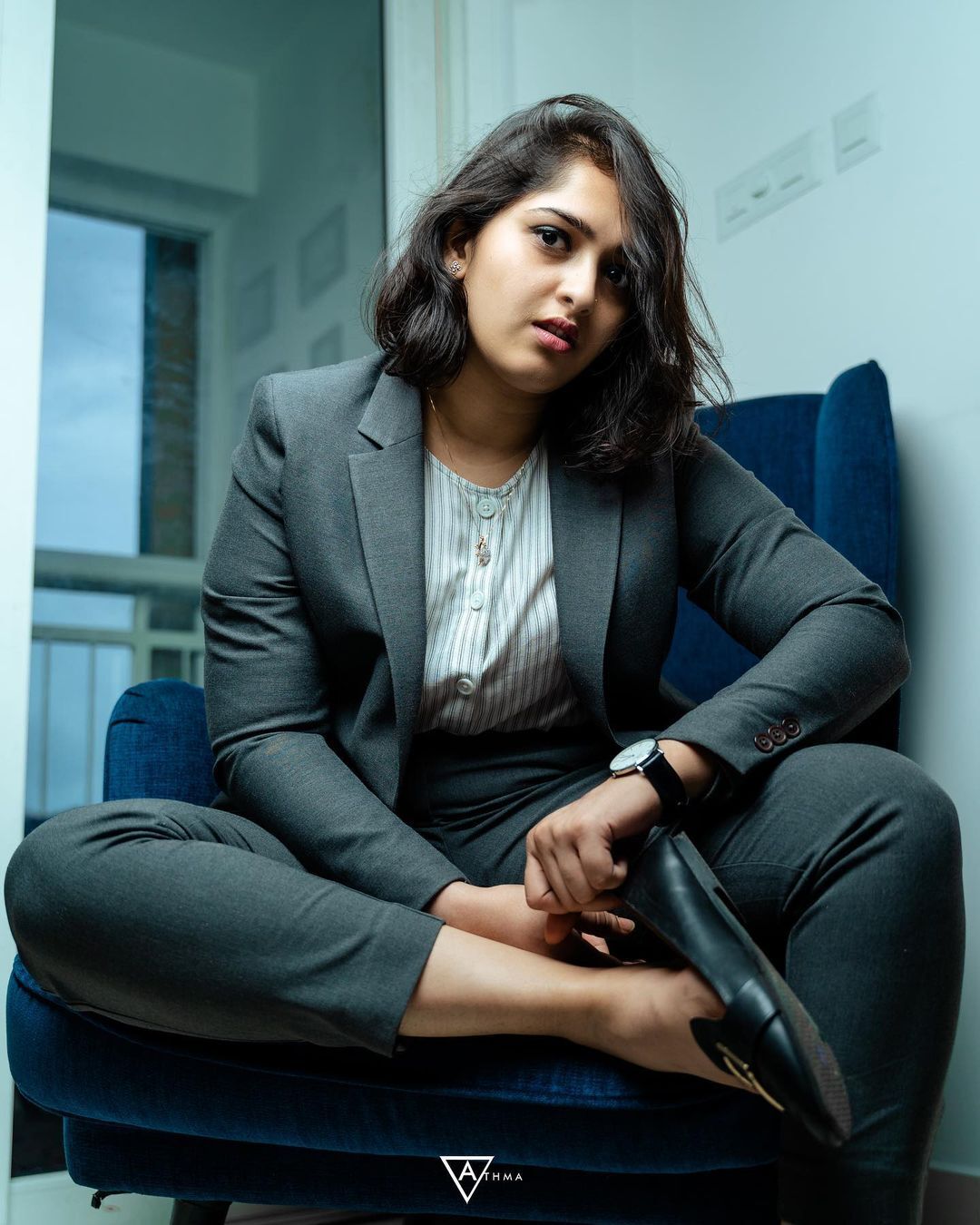 കോട്ടും സ്യൂട്ടും അണിഞ്ഞ് സനുഷയുടെ ഫോട്ടോഷൂട്ട്; ഫുള്‍ ചേഞ്ചാണല്ലോ, എന്തുപറ്റിയെന്ന് ആരാധകര്‍