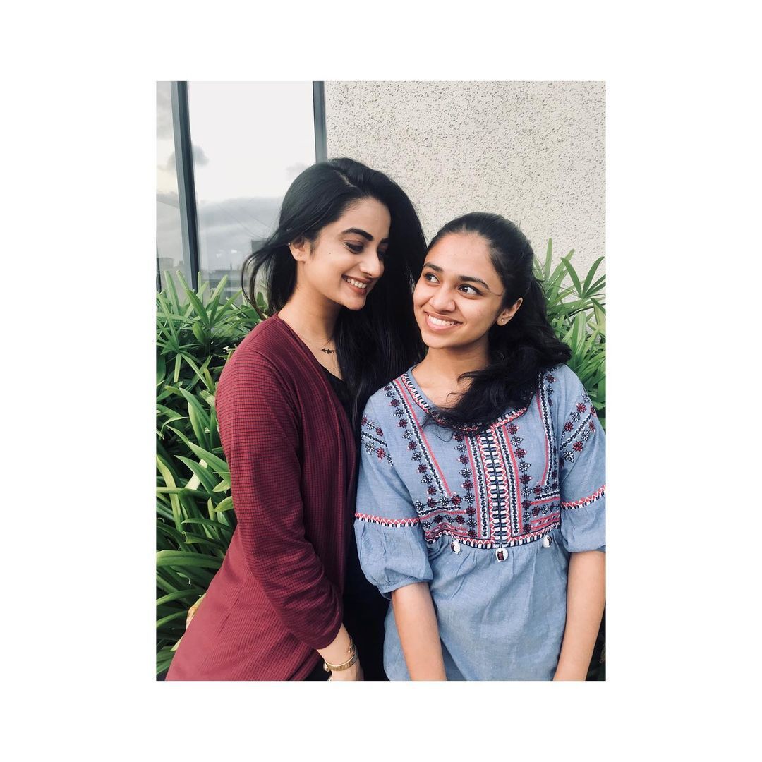 പിറന്നാള്‍ അടിച്ചുപൊളിച്ച് നമിത, അനുജത്തിയുടെ ബുജിയെന്ന് മീനാക്ഷിയും; രണ്ടാളും ക്യൂട്ട് ലുക്കാണെന്ന് ആരാധകര്‍