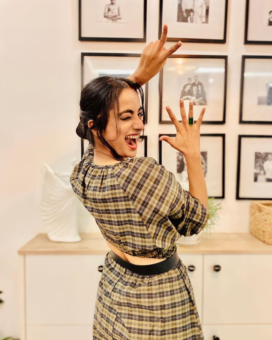 പിറന്നാള്‍ അടിച്ചുപൊളിച്ച് നമിത, അനുജത്തിയുടെ ബുജിയെന്ന് മീനാക്ഷിയും; രണ്ടാളും ക്യൂട്ട് ലുക്കാണെന്ന് ആരാധകര്‍