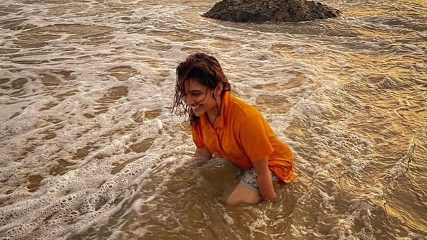 ബീച്ചിൽ തിമിർത്ത് നടി പ്രയാഗ മാർട്ടിൻ, പുത്തൻ ചിത്രങ്ങൾ വൈറൽ