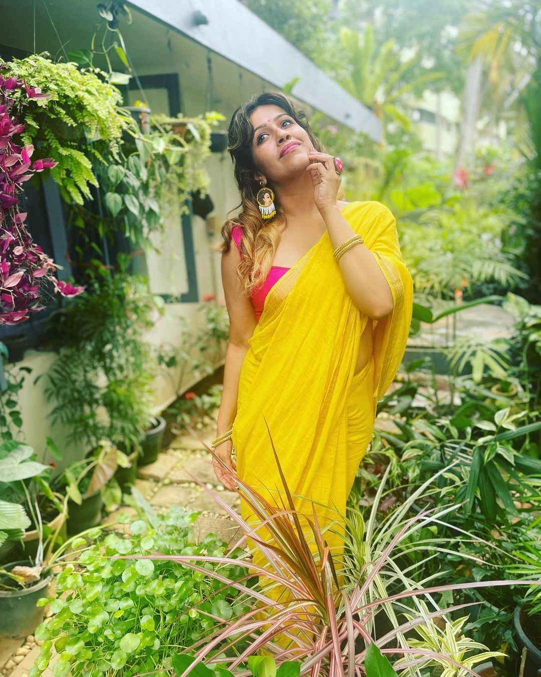 കായലിലും അടുക്കളയിലും, വൈറലായി രഞ്ജിനി ഹരിദാസിന്റെ പുതിയ ചിത്രങ്ങൾ