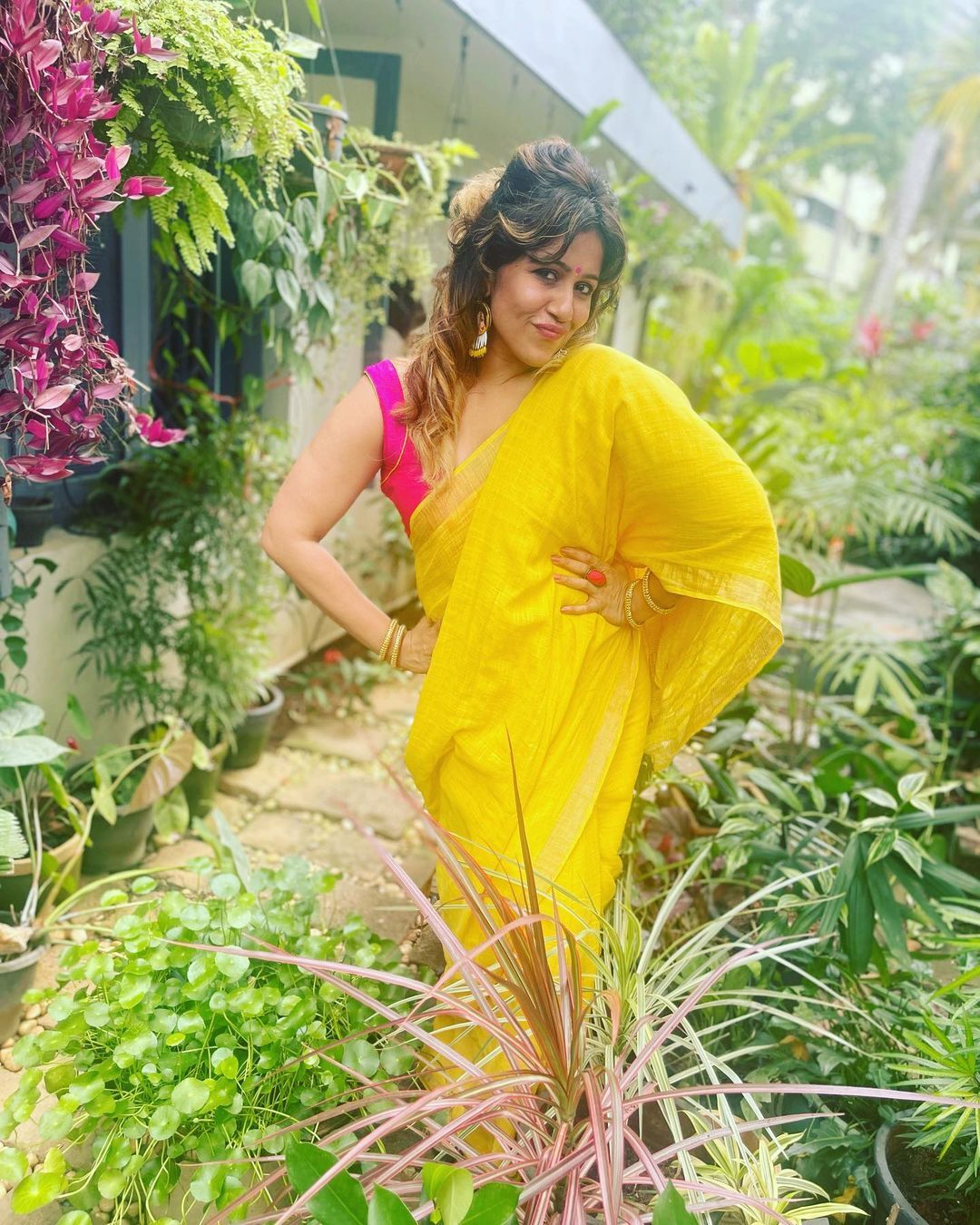 കായലിലും അടുക്കളയിലും, വൈറലായി രഞ്ജിനി ഹരിദാസിന്റെ പുതിയ ചിത്രങ്ങൾ